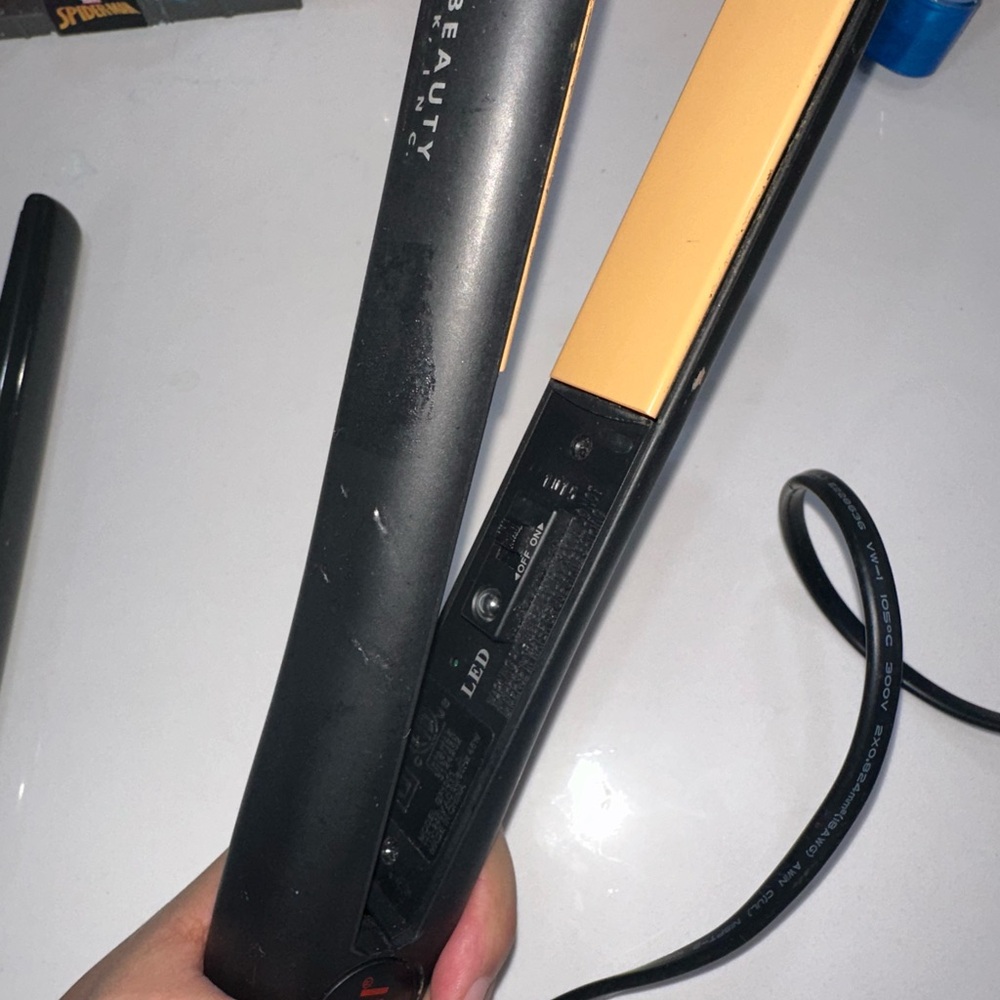 Chi global beauty 1” flat iron .